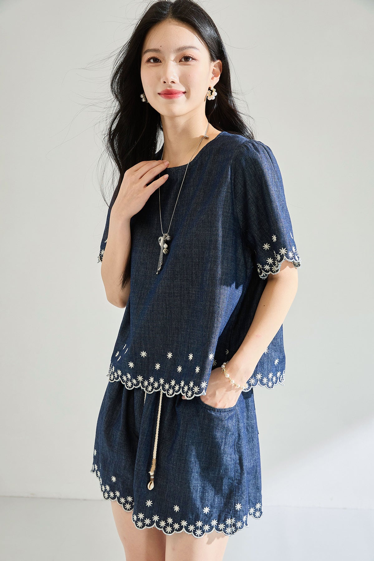 Nakış Detaylı Denim Şortlu Takım
