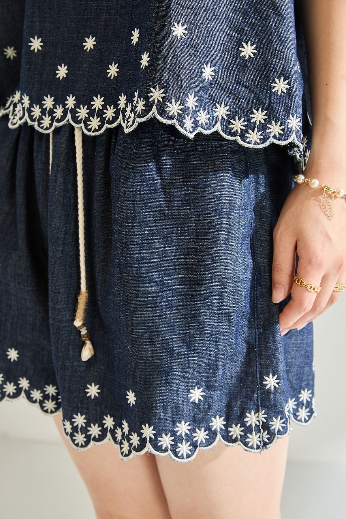 Nakış Detaylı Denim Şortlu Takım