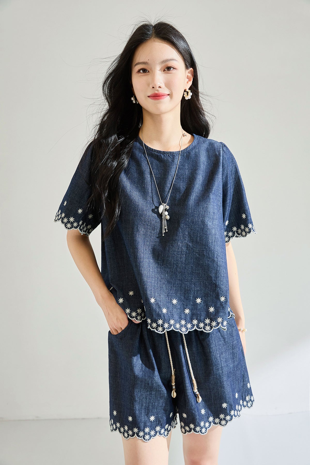Nakış Detaylı Denim Şortlu Takım