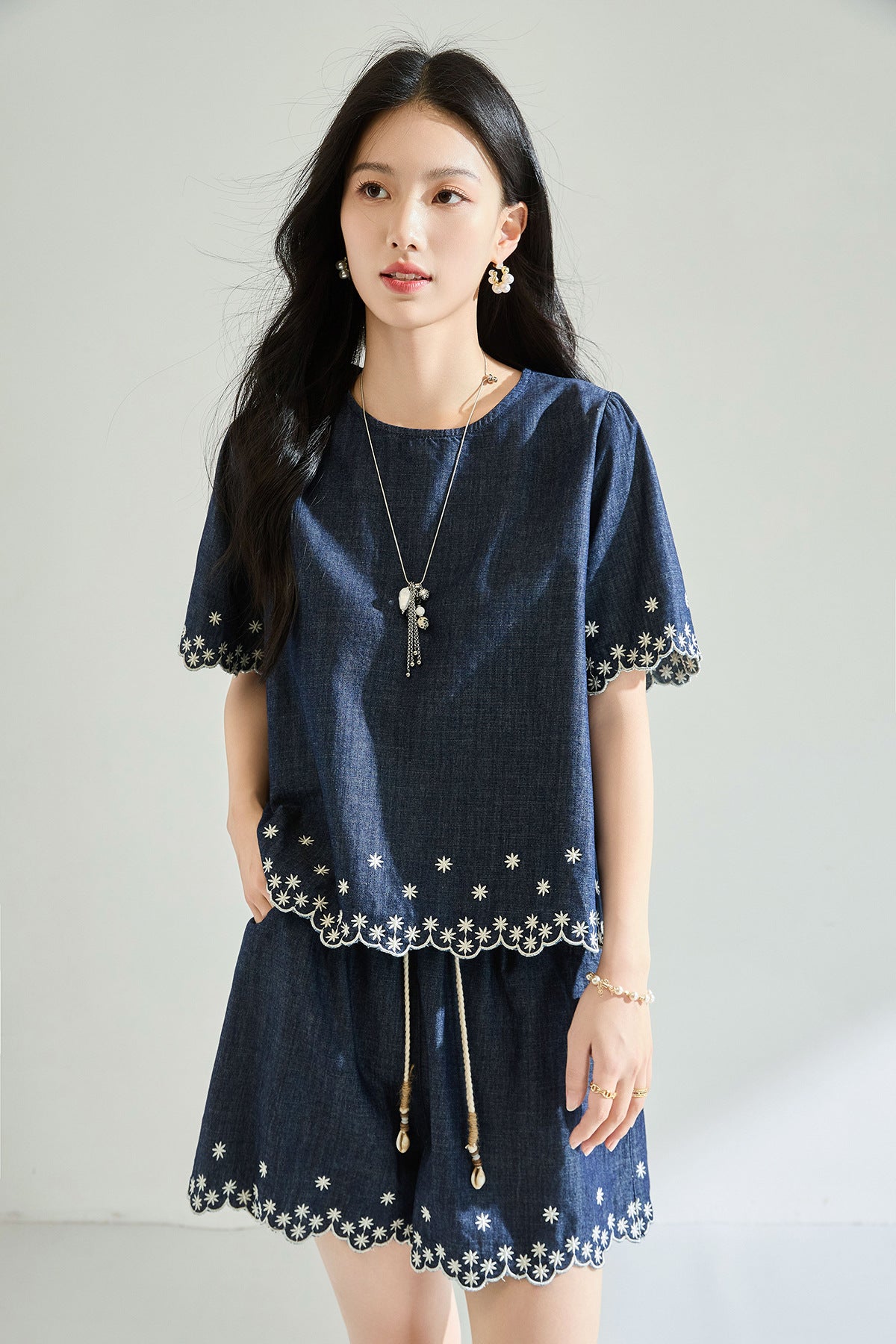 Nakış Detaylı Denim Şortlu Takım