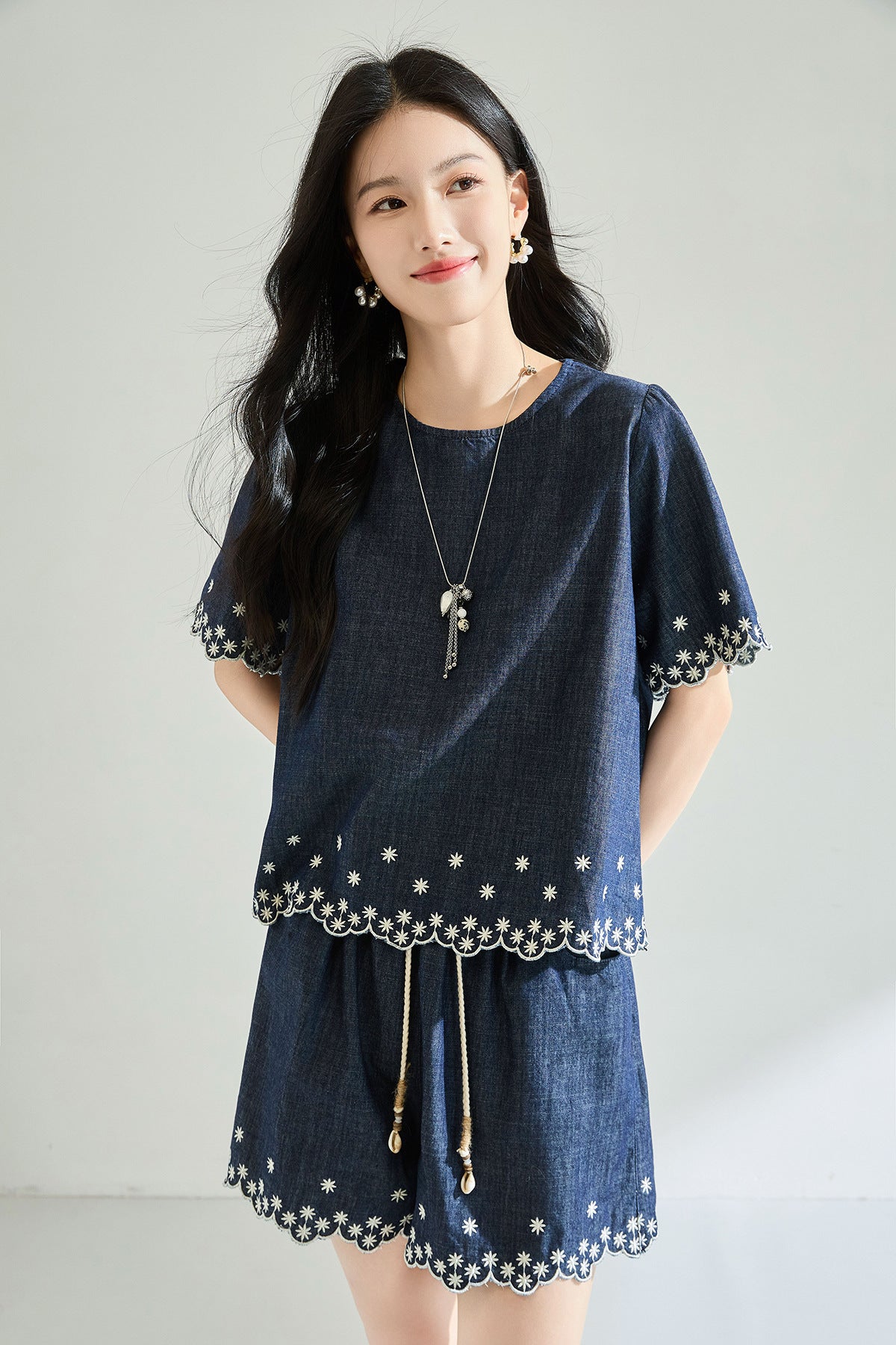 Nakış Detaylı Denim Şortlu Takım