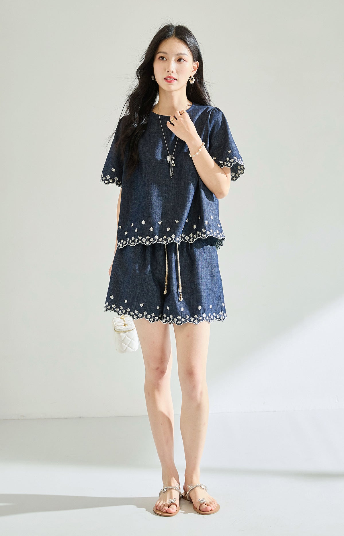 Nakış Detaylı Denim Şortlu Takım