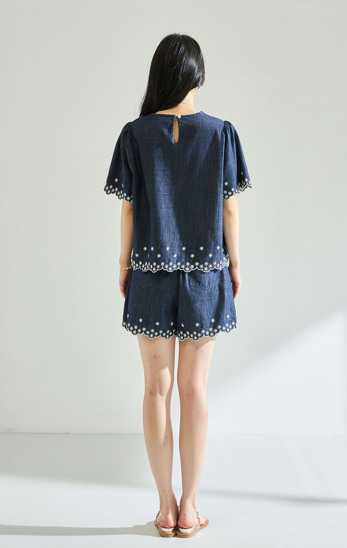 Nakış Detaylı Denim Şortlu Takım